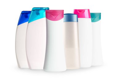 Arka planda izole edilmiş şampuan ya da saç kremi şişeleri.