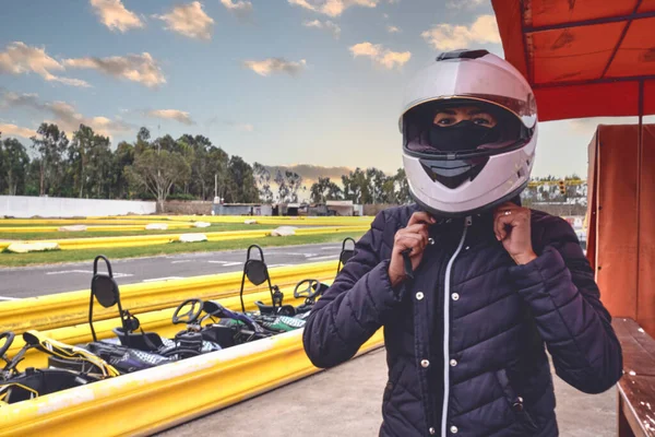 Portrait Adult Woman Holding Helmet Kart Car — Stock Photo, Image