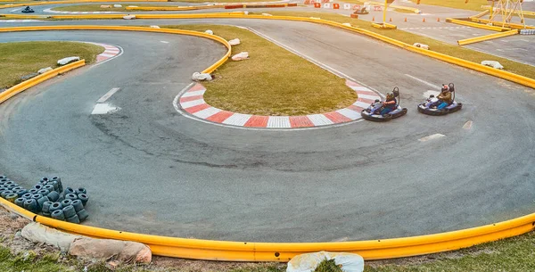 Karting Tävling Eller Racing Bilar Ridning För Seger Racetrack — Stockfoto