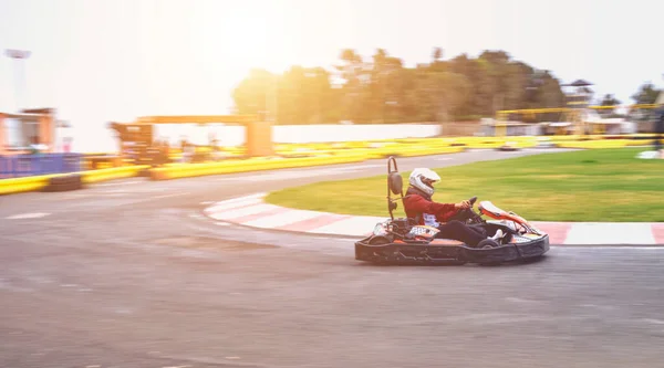 Karting Verseny Vagy Versenyautók Lovaglás Győzelemért Versenypályán — Stock Fotó