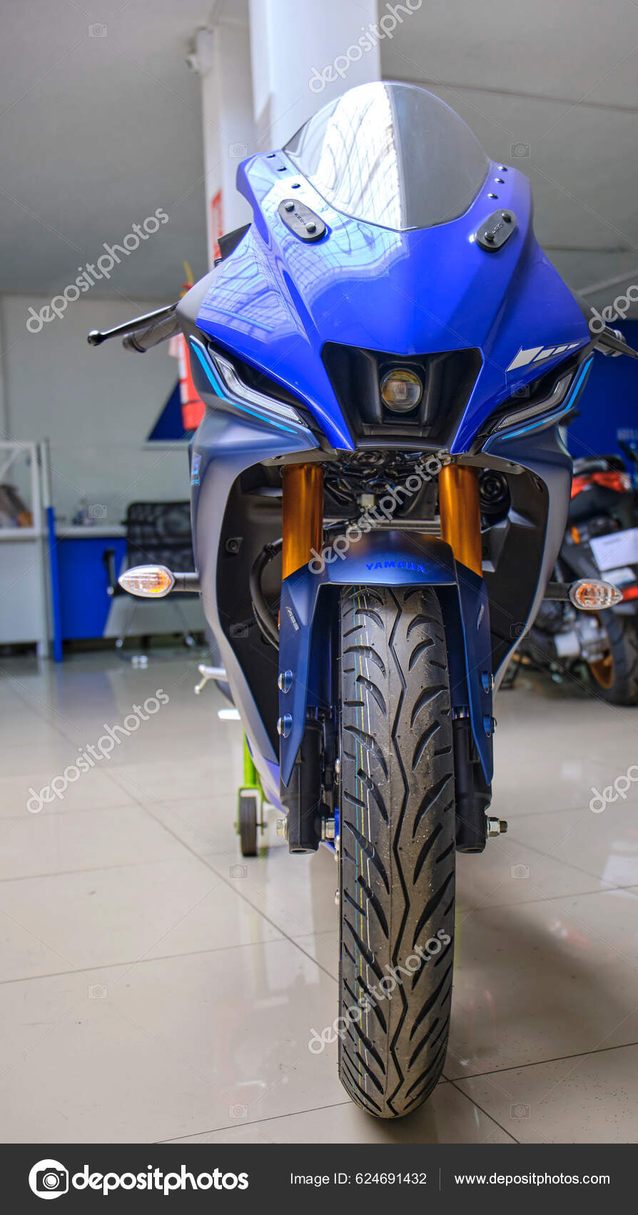 R15 sale yamaha showroom