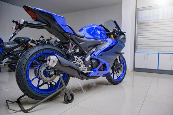 Stock image Lima, Peru 2022. A Yamaha R15 Connected motorcycle is on display at the showroom Yamaha shop 2022.