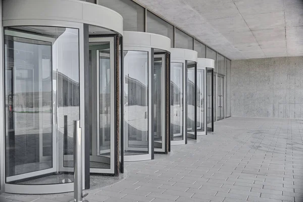 Portas Giratórias Fachada Moderno Centro Comercial Estação Aeroporto Com Portas — Fotografia de Stock