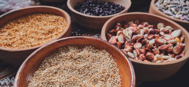 Fasulye, mısır ve koka yaprağı, Peru 'daki Cusco şehri temsilcisi, süper yiyecek ve dekan gibi tahıllar