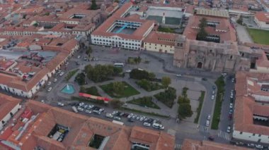 Cusco, Peru, Güney Amerika 'nın yüksek açılı manzarası. Cusco hava görüntüsü