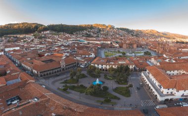 Cusco, Peru, Güney Amerika 'nın yüksek açılı manzarası. Cusco hava görüntüsü