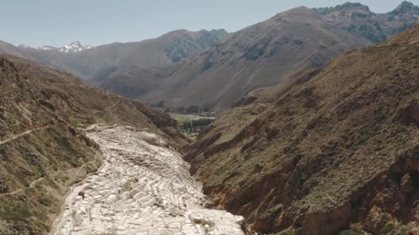 Historyczna Kopalnia Soli Maras Sól Jest Pozyskiwana Zarówno Tutaj Jak — Wideo stockowe