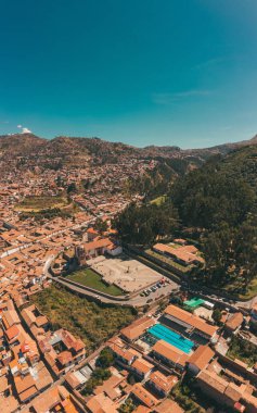 Peru, Cusco 'da hava manzarası. Mirador de Plaza San Cristobal, antik şehre bakan