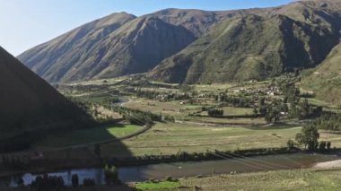Urubamba nehri ve kutsal vadi, cusco Peru 'nun panoramik manzarası