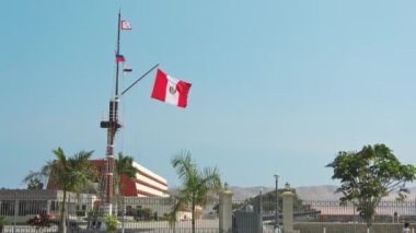 Peru Donanma Okulu, Callao 'da Peru bayrağı