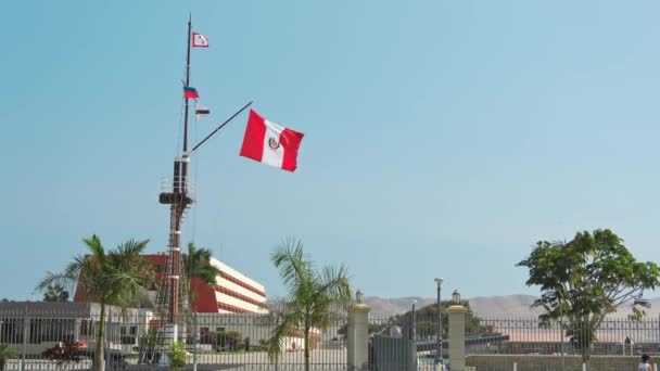 Περουβιανή Σημαία Στη Σχολή Ναυτικού Του Περού Callao — Αρχείο Βίντεο