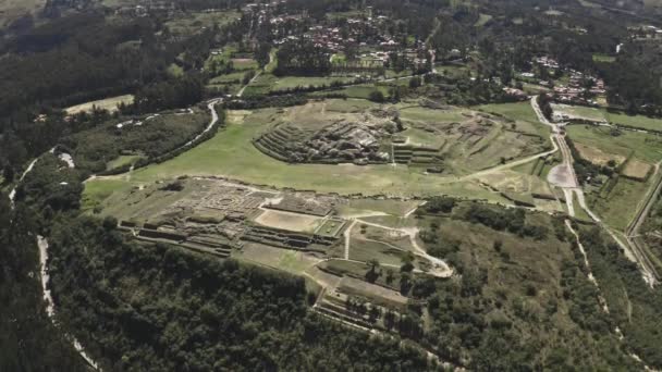 位于秘鲁库斯科市郊的Sacsayhuaman的Inca遗址的空中俯瞰 印加人古堡考古遗址 — 图库视频影像