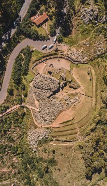 Peru, Qenko, Saqsaywaman arkeoloji parkında. Güney Amerika. Bu arkeolojik alan - İnka harabeleri - kireçtaşından yapılmıştır..