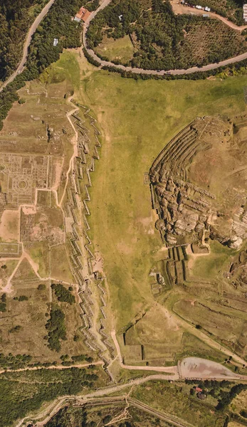 Peru, Cusco 'nun dışındaki Sacsayhuaman' ın inka harabelerinin hava manzarası. Antik İnka kalesinin arkeolojik alanı.