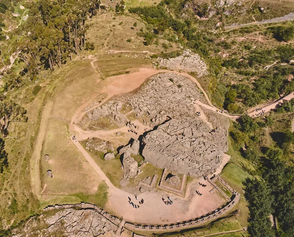 Peru, Qenko, Saqsaywaman arkeoloji parkında. Güney Amerika. Bu arkeolojik alan - İnka harabeleri - kireçtaşından yapılmıştır..