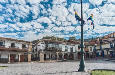Cusco 'daki Plaza de Armas' ın hava manzarası. Peru. Cusco, Peru - Plaza de Armas, Andes Dağları 'nda sömürge İspanyol mimarisi, Güney Amerika.