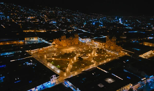 Cusco 'daki Plaza de Armas' ın hava manzarası. Peru. Cusco, Peru - Plaza de Armas, Andes Dağları 'nda sömürge İspanyol mimarisi, Güney Amerika.