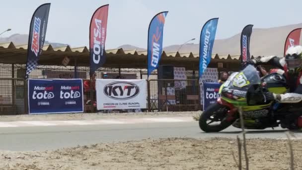 Motopark Santa Rosa Championship 페루에서 경쟁하는 알려지지 조종사 — 비디오