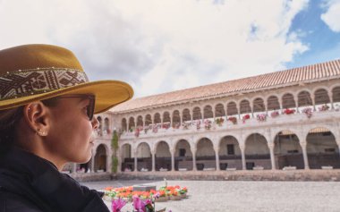 İspanyol Koloni Manastırı Avlusu, Güneş Tapınağı Qorikancha Cusco, Peru, Güney Amerika.