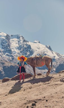 Vinicunca, Cusco bölge, Peru otantik Rehber hizmeti. Montana de Siete Colores, gökkuşağı dağ.