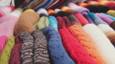 Peru'da Cuzco yakınlarındaki Chinchero Doğal Boya alpaka yünü.