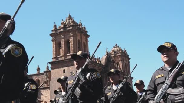 レイミの前に軍の市民パレード インカ文化の休日 クスコ ペルー — ストック動画