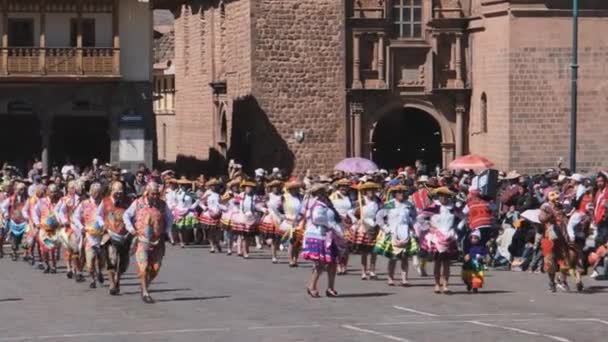 Parade Danses Typiques Dans Cathédrale Cusco Par Inti Raymi — Video