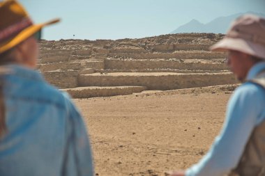 Kutsal Caral Şehri, Lima 'nın 182 kilometre kuzeyinde, şimdiki Caral kasabası yakınlarındaki Supe Vadisi' nde bulunan bir arkeoloji alanıdır. Peru