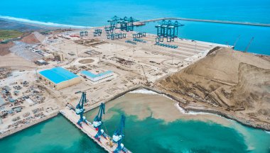 Chancay limanı. Peru 'da, Mega limanında, büyük gemi kapasitesine sahip Güney Amerika' daki COSCO Gemicilik firması tarafından yapım aşamasında. Chacay Lima, Peru.