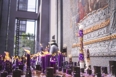 Mucizelerin Tanrısı, dinin sadık kulları. Peru gelenekleri kavramı.