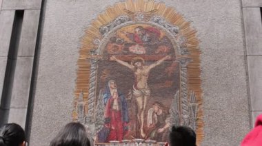 İnançlı insanlar, mucizelerin tanrısı, dinin sadık kulları. Peru gelenekleri kavramı