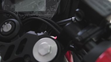 Canlı pembe yamaha r15 sürüm 4.0 motorsikletin yakın çekim tasarım elementleri