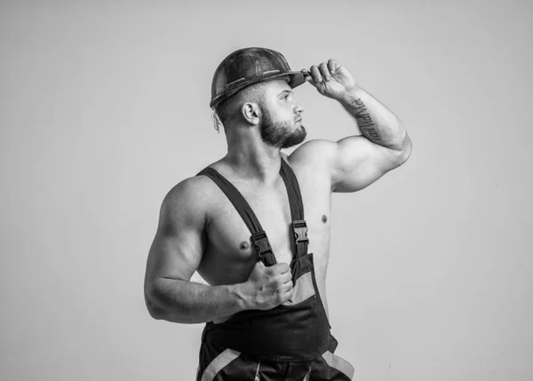 Constructeur Sexy Costume Chaudière Homme Musclé Sur Chantier Beau Travailleur — Photo