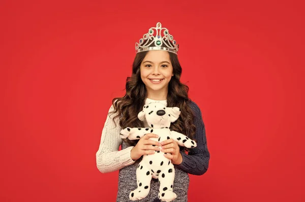 Criança Feliz Coroa Rainha Princesa Tiara Miúdo Segura Brinquedo Menina — Fotografia de Stock