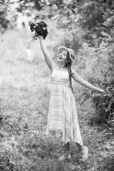 Щаслива Дівчина Підліток Солом Яному Капелюсі Щастя Дитинства Літні Канікули — стокове фото