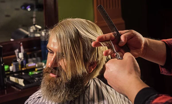 Uomo Maturo Barbiere Barbuto Brutale Dal Parrucchiere Barbiere Professionista Con — Foto Stock