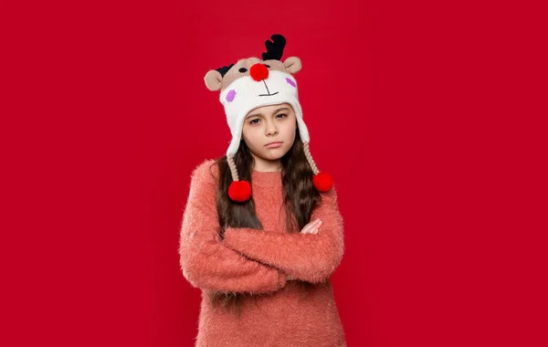 Σοβαρό Παιδικό Μοντέλο Μόδας Χειμερινό Καπέλο Έφηβος Χειμερινό Καπέλο Που — Φωτογραφία Αρχείου