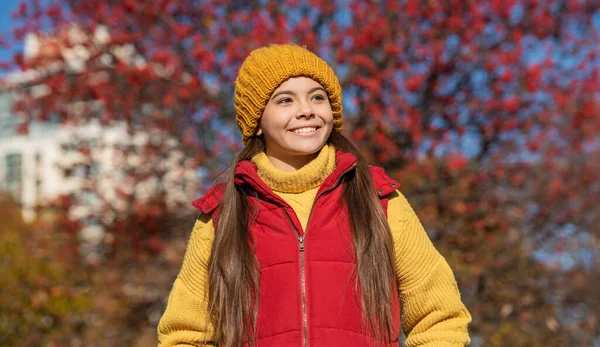 Glad Tonåring Barn Skolan Tid Utomhus Höstsäsongen — Stockfoto