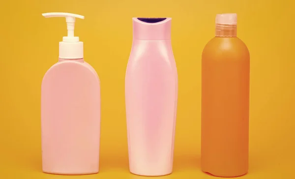 Υπέροχες Καθημερινές Ανάγκες Για Σας Πλαστικά Μπουκάλια Συσκευασίας Καλλυντικά Μπουκάλια — Φωτογραφία Αρχείου