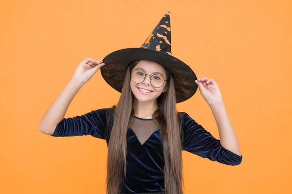 Счастливый Ребенок Наденет Костюм Волшебника Очки Хэллоуин Счастливый Хэллоуин — стоковое фото