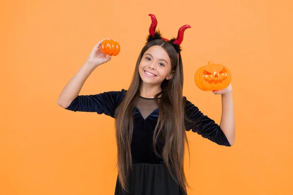 Boldog Boszorkány Tizenéves Ördög Lány Viselni Imp Horns Jelmez Halloween — Stock Fotó