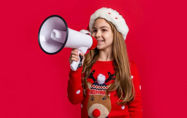 Kırmızı Noel Arka Planında Satılık Hoparlörü Olan Mutlu Noel Baba — Stok fotoğraf
