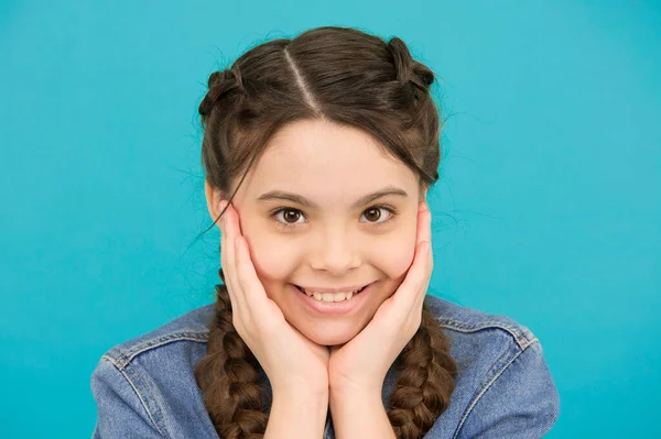 Cuidados Com Crianças Criança Feliz Sorriso Com Olhar Beleza Modelo — Fotografia de Stock