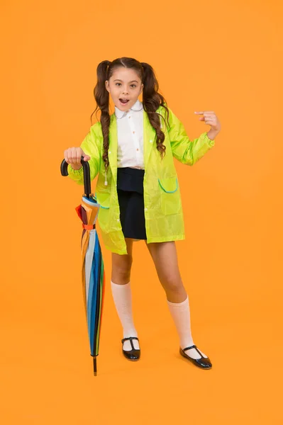 Sie Ein Mode Opfer Nettes Schulkind Mit Zeigefinger Modelook Auf — Stockfoto