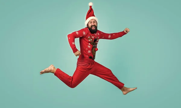 Szczęśliwy Brodaty Człowiek Stroju Świętego Mikołaja Uruchomiony Czuć Szczęście Sprzedaży — Zdjęcie stockowe