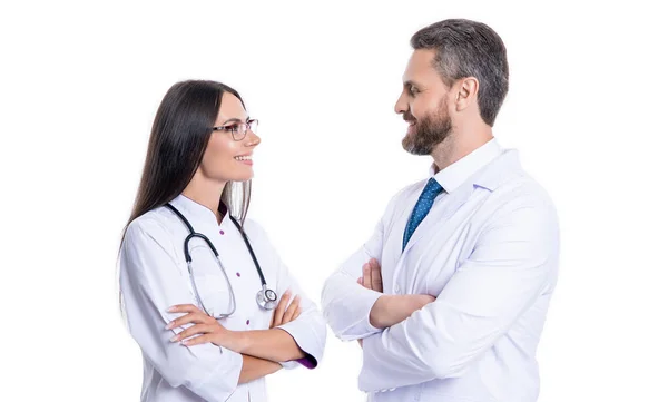 Foto Des Lächelnden Therapeuten Arzt Und Krankenschwester Tragen Weißen Mantel — Stockfoto