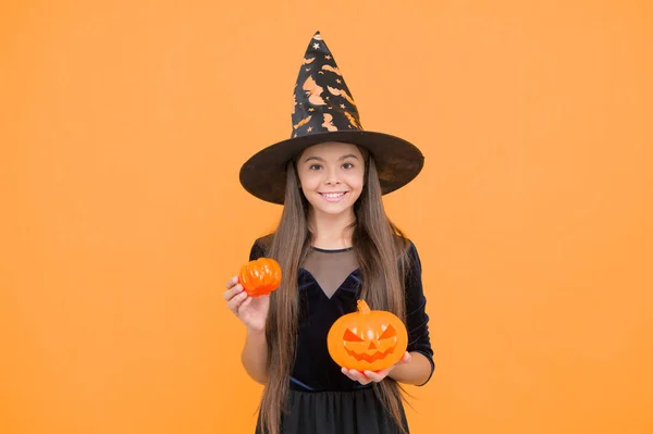 Enfant Halloween Dans Chapeau Sorcière Tenir Citrouille Jack Lanterne Pour — Photo