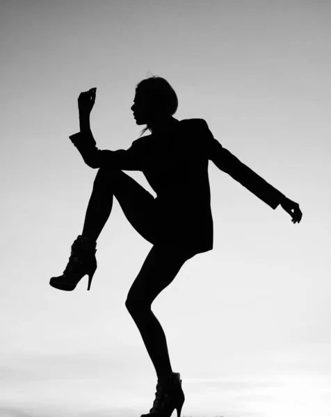 Kobieta Balet Tancerka Taniec Sylwetka Wieczór Niebo Dziewczyna — Zdjęcie stockowe