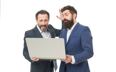 Bilgisayar teknolojisi iş başında. İş adamları bilgisayar sorunuyla ilgilenir. E-ticaret. Yeni teknoloji. Modern hayat. İş iletişimi teknolojisi. Teknoloji problemi çözülüyor.