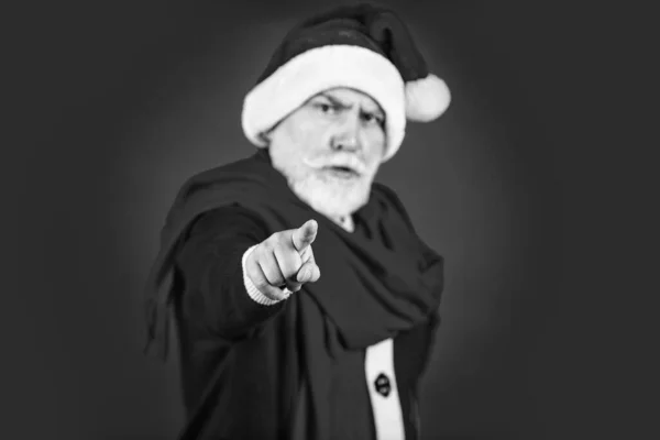 Pruébalo Hombre Sombrero Santa Preparar Regalo Navidad Mañana Antes Navidad — Foto de Stock